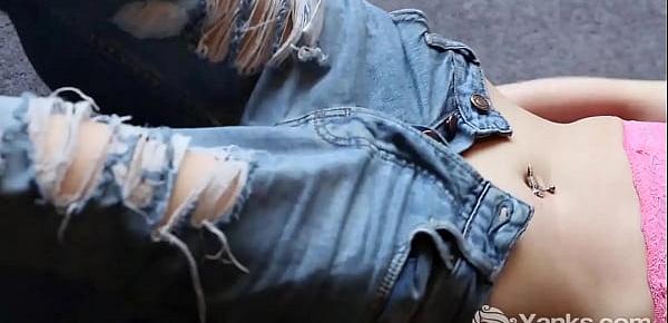 Skinny Yanks Lacey Diamond Masturbating